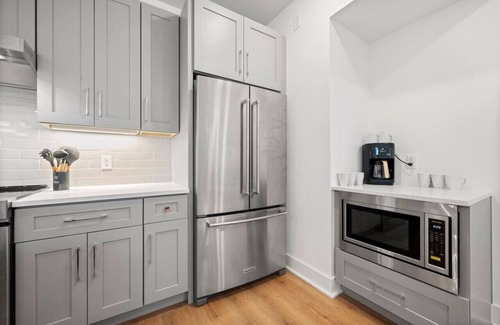 Wesley Heights Condo | Unique 2BR Stay —City Views — Walk to BofA Stadium