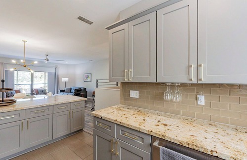 Alhambra House | Unique 3 Story, 3 En-suite, Garage & Rooftop deck