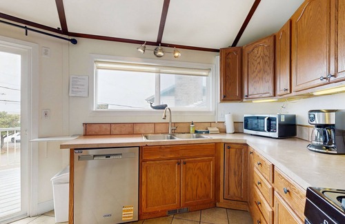 Gleneden Beach House | Unique and spacious home with private hot tub, game room, and great ocean views