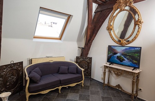 University District Apartment | Unique Apartment In Historic Mansion