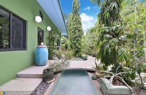 Wilton Manors House | Unique Art & Nature Hideaway Walk to Wilton Drive
