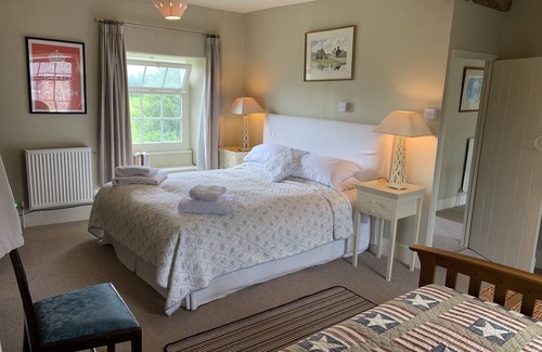 Llanfihangel Tal-y-llyn Bed & Breakfast | Unique Bed & Breakfast with stunning views