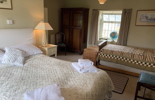 Llanfihangel Tal-y-llyn Bed & Breakfast | Unique Bed & Breakfast with stunning views