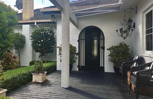 Hamilton North House | Unique Character in Exclusive River Road Location
