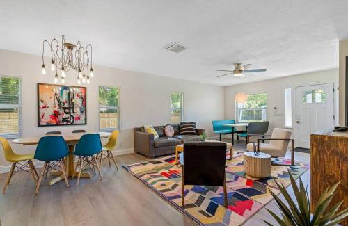 United Central House | Unique, Charming & Cozy House in St. Petersburg