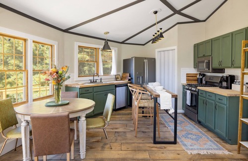 Athens House | Unique Circle-House: Hot-Tub, Fireplace, Hiking