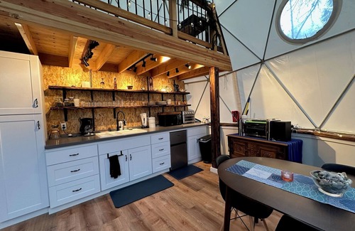 Rollingbay Cabin | Unique dome experience on beautiful Bainbridge Island with WiFi