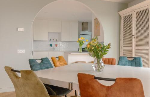 Les Baumettes Apartment | Unique downtown penthouse beach side panoramic view