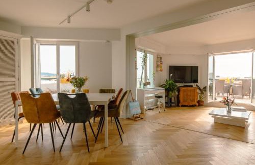 Les Baumettes Apartment | Unique downtown penthouse beach side panoramic view