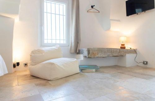 Pont Royal Bed & Breakfast | Unique guest room in the heart of Provence "The Secret of the Stones"