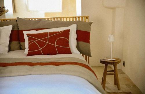 Pont Royal Bed & Breakfast | Unique guest room in the heart of Provence "The Secret of the Stones"