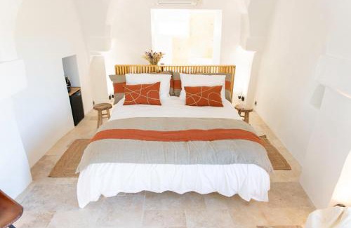 Pont Royal Bed & Breakfast | Unique guest room in the heart of Provence "The Secret of the Stones"