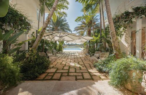 Punta Cana Villa | Unique lake-front 10-bedroom mansion in most luxurious resort of the caribbean
