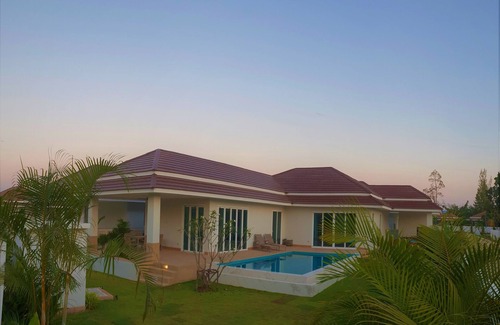 Hua Hin Villa | Unique luxury infinity pool villa at Hua Hin!