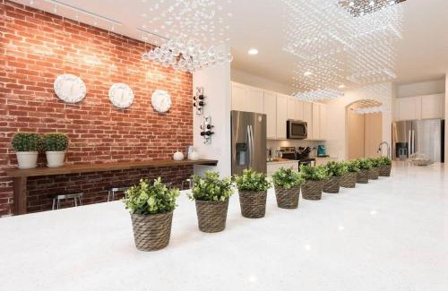 Kissimmee House | UNIQUE MASTERPIECE15 Suites Sleeps 30 SON101