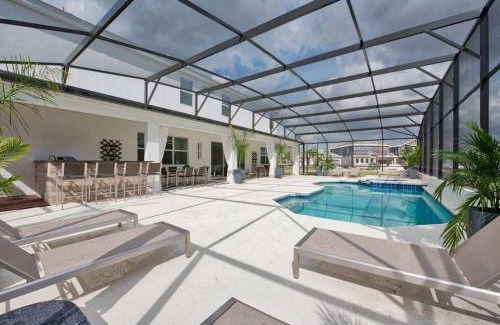 Kissimmee House | UNIQUE MASTERPIECE15 Suites Sleeps 30 SON101