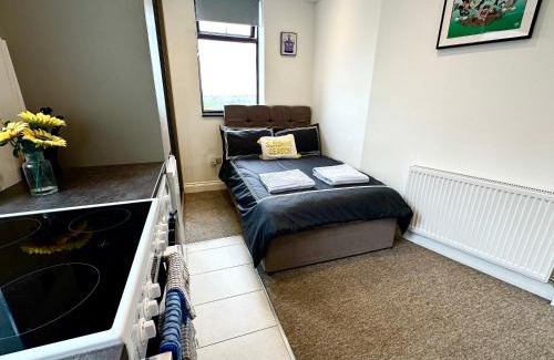 West Hendon Apartment | Unique Modern, Private Apartment,15 Mins To Central London