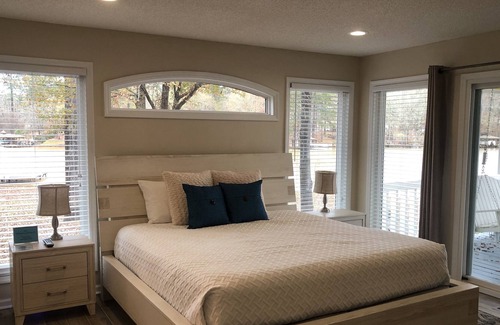 Eatonton House | 🌹UNIQUE PRIVATE RETREAT ON A PENINSULA "VIEWS IN ALL DIRECTIONS" 🌸