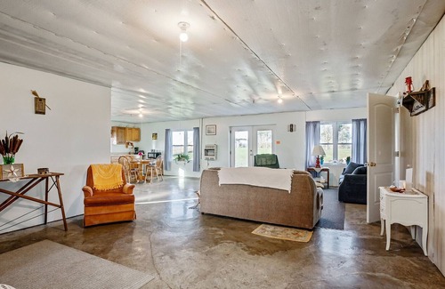 Salem Cottage | Unique Relaxing Getaway With Country Lodging 3 Bedroom Cottage by Redawning