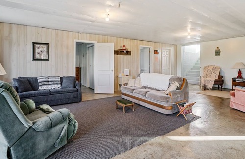 Salem Cottage | Unique Relaxing Getaway With Country Lodging 3 Bedroom Cottage by Redawning