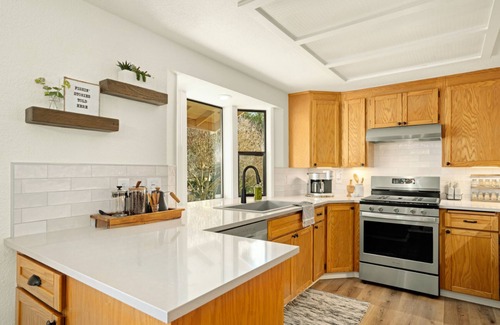 Puyallup Cottage | Unique Riverfront - Salt Water Hot Tub, Firepit, Historic Puyallup