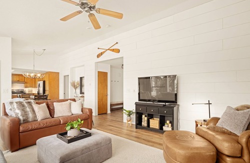 Puyallup Cottage | Unique Riverfront - Salt Water Hot Tub, Firepit, Historic Puyallup