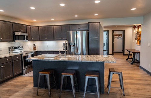 Manitowoc House | 𝗨𝗻𝗶𝗾𝘂𝗲 𝗦𝘁𝗮𝘆 at the Carriage Haus