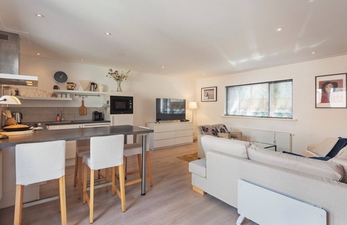 Zandvoort House | Unique stay experience in a modern garden house for 4 people, free parking