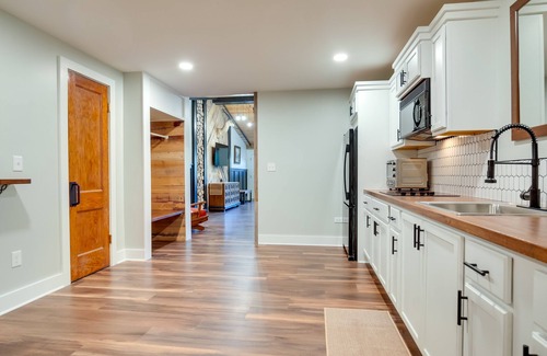 Tomahawk Apartment | Unique Stay on Harrison Hills Trails w/Sauna!