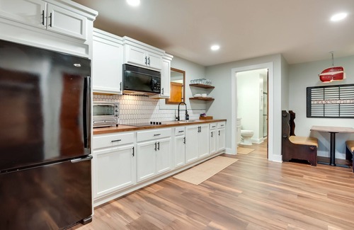 Tomahawk Apartment | Unique Stay on Harrison Hills Trails w/Sauna!