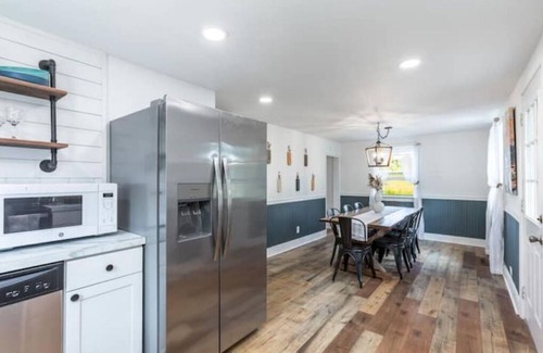 Cambra House | Unique Stay! Ricketts Chic Farmhouse Retreat w/BUBBLE Tent