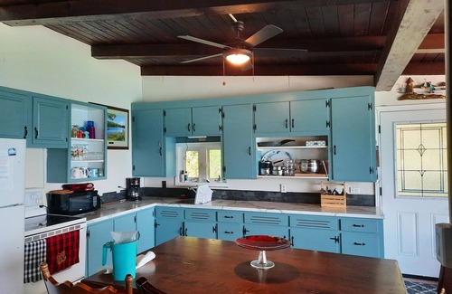 Lion's Head Cottage | Unique stone cottage on Turquoise waters of the Bruce Pennisula