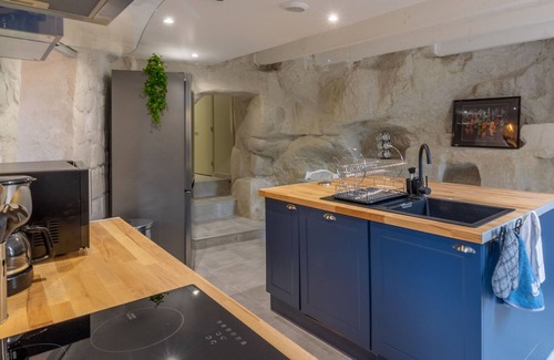 Les Ulmes Cottage | Unique Troglodyte Cottage near Saumur - Jacuzzi, Garden, Games Room