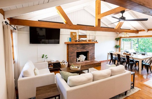 Maynardville Cottage | Unique updated cottage on Norris Lake w/ private boat dock and spectacular views