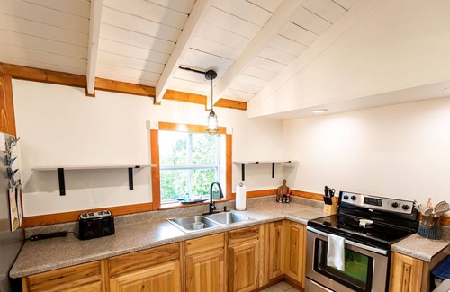 Maynardville Cottage | Unique updated cottage on Norris Lake w/ private boat dock and spectacular views