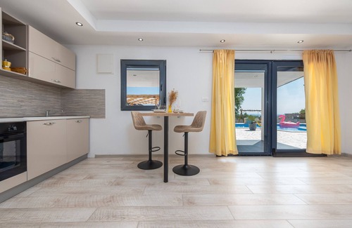 Benkovac Villa | Unique Villa V with pool