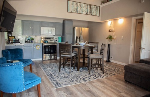 Bacliff Apartment | Unit 1 - Deja Blue bungalow is ready for you to relax and unwind