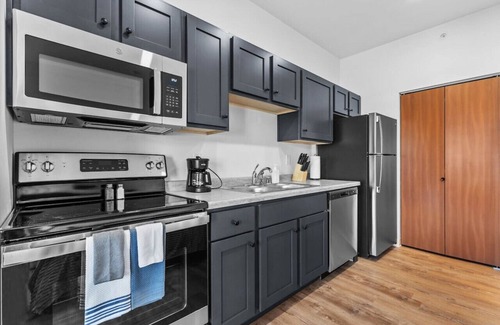 Neenah Apartment | Unit 12 Fox Flats Studios @ Neenah, WI