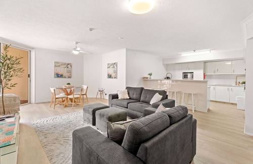 Torquay Apartment | Unit 2 Charlton on the Esplanade