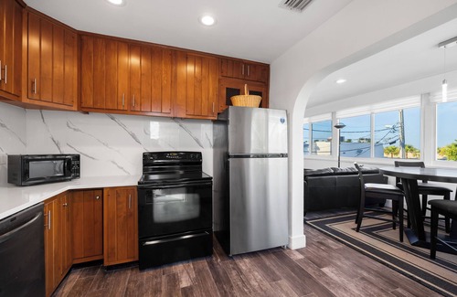 East Fort Lauderdale Villa | UNIT # 7 Ocean and Downtown view LAUDERDALE BY THE SEA 200 steps to beach fun