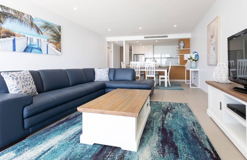 Airlie Beach Hotel | Unit 80 3 B/R Lux Ocean View