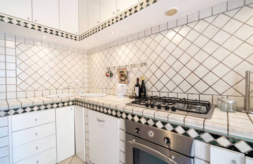 Bari City Centre Apartment | University & Station Airy Apartment with parking