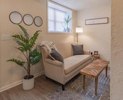 Marion Apartment | University Suite "c"