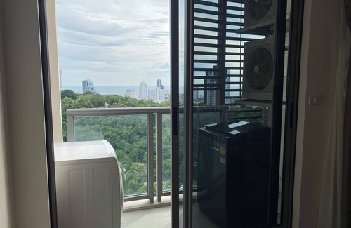 Pratumnak Hill Apartment | Unixx condo beach view with balcony near walking street