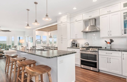 Flora's Bluff House | Unmatched Oceanfront Elegance - Ensuite Privacy, Gourmet Kitchen, Both Clubs & More!