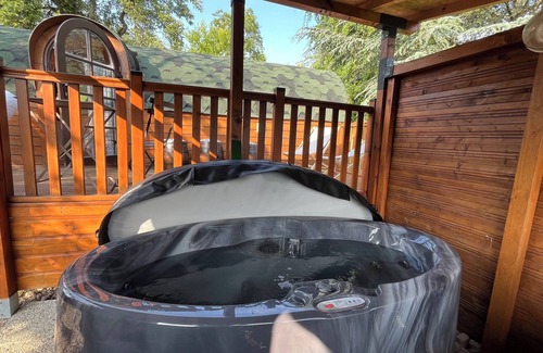 Ville Cabin | Unusual night in a caravan with private spa