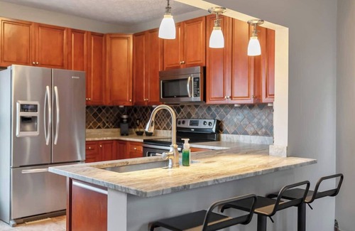 Victorian Village Condo | Unwind and relax in this idyllic Short North hangout.
