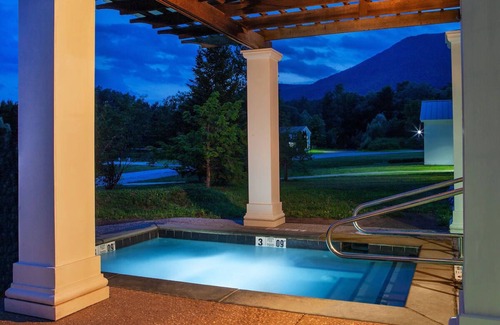 Manchester House | Unwind in Luxury: Elegant 4BR House for Relaxation | Pool | Bar | Restaurant