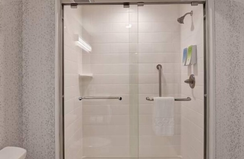 Lake Hamilton Hotel | Unwind in Natural Luxury! Full Kitchen, Pets Allowed, Free Parking!