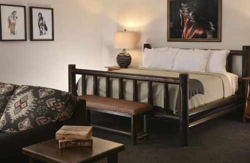 Broken Arrow Hotel | Unwind in Style: Broken Arrow Suite with Free Hot Breakfast | 2 Units